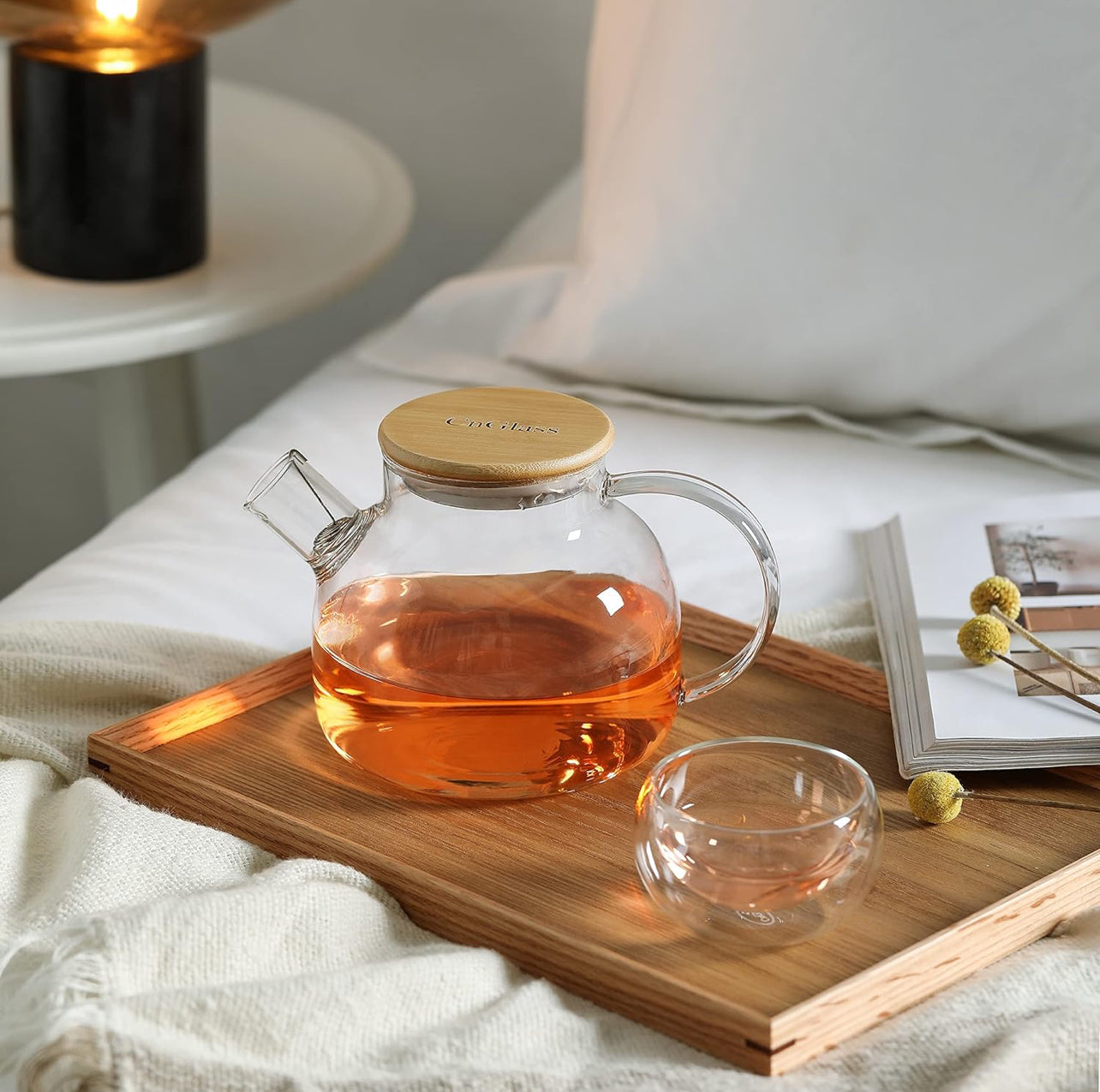 Glass tea pot with bamboo lid